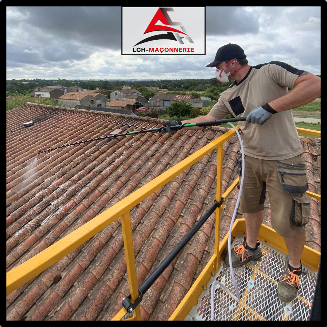 Traitement de Toiture pour un Démoussage Efficace avec LCH Maçonnerie